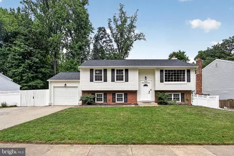7920 Freehollow Dr, Falls Church, VA 22042