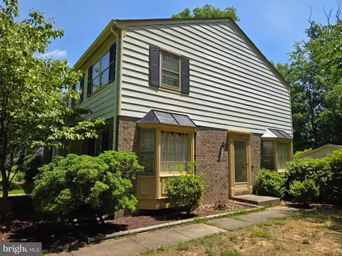 5027 Head Ct, Fairfax, VA 22032