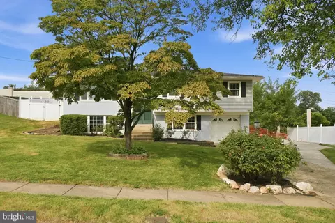 Exterior - 8237 Smithfield Ave, Springfield, VA 22152 photo 4 of 11