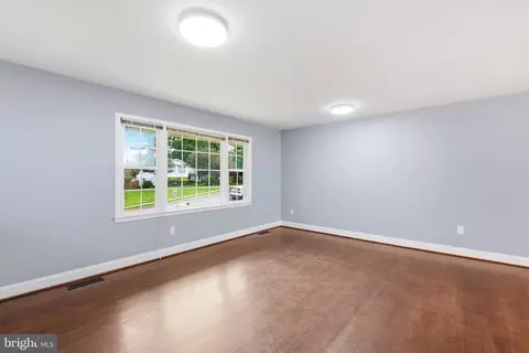 Living - 8237 Smithfield Ave, Springfield, VA 22152 photo 2 of 6