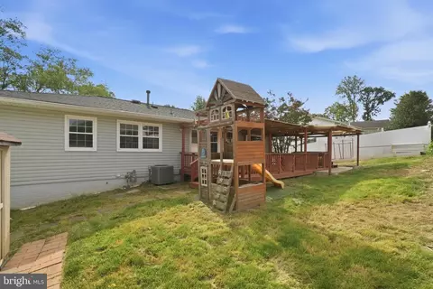 Exterior - 8237 Smithfield Ave, Springfield, VA 22152 photo 9 of 11