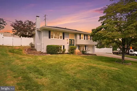 Exterior - 8237 Smithfield Ave, Springfield, VA 22152 photo 6 of 11