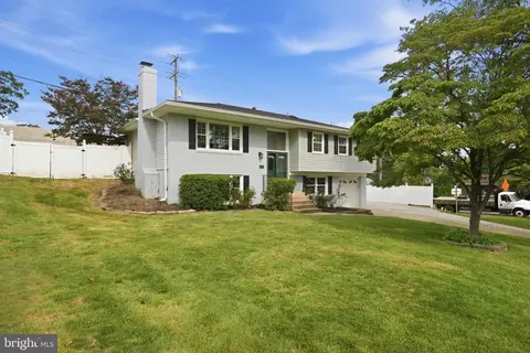 Exterior - 8237 Smithfield Ave, Springfield, VA 22152 photo 5 of 11