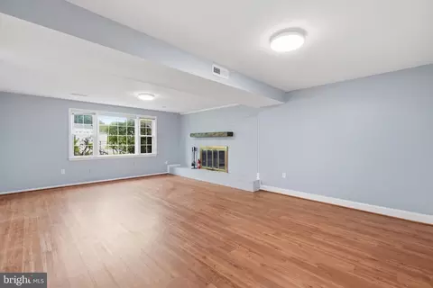 Living - 8237 Smithfield Ave, Springfield, VA 22152 photo 4 of 6