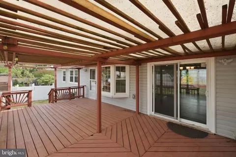 Exterior - 8237 Smithfield Ave, Springfield, VA 22152 photo 7 of 11