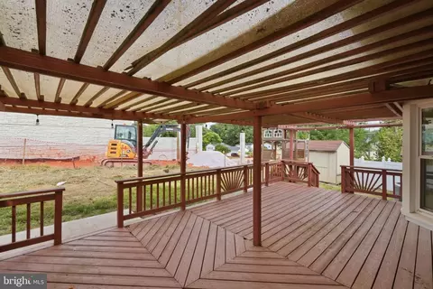 Exterior - 8237 Smithfield Ave, Springfield, VA 22152 photo 8 of 11