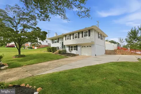 Exterior - 8237 Smithfield Ave, Springfield, VA 22152 photo 2 of 11