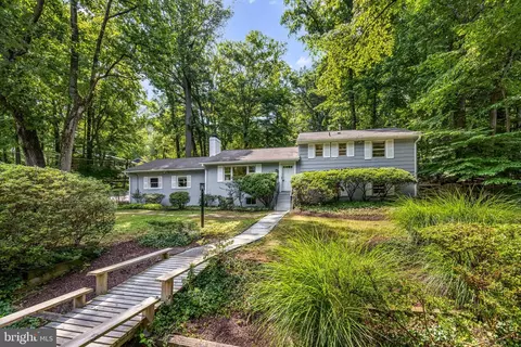 6501 Lakeview Dr, Falls Church, VA 22041