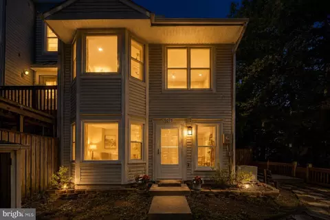 6015 Chestnut Hollow Ct, Centreville, VA 20121