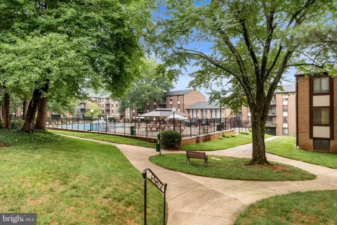 9721 Kings Crown Ct #202, Fairfax, VA 22031
