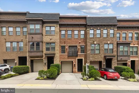 3117 Sundrops Ct, Fairfax, VA 22031