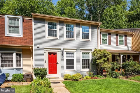 10927 Harpers Square Ct, Reston, VA 20191