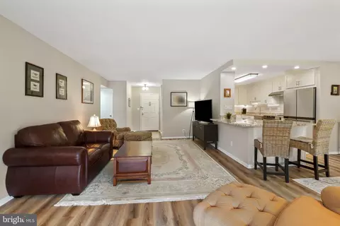 5902 Mount Eagle Dr #316, Alexandria, VA 22303