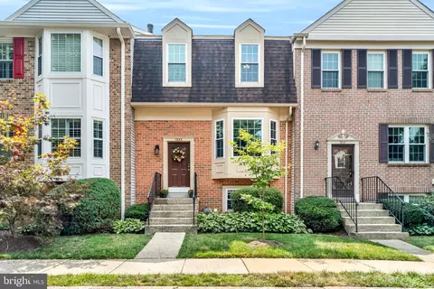 7853 Colonial Village Row, Annandale, VA 22003