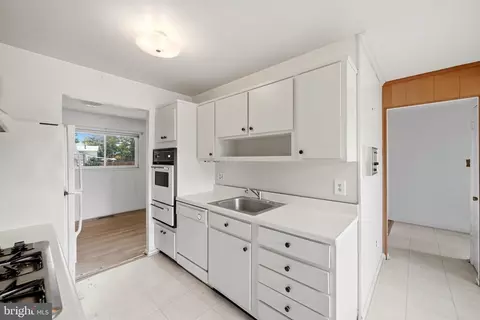 Kitchen - 6426 Deepford St, Springfield, VA 22150 photo 3 of 4