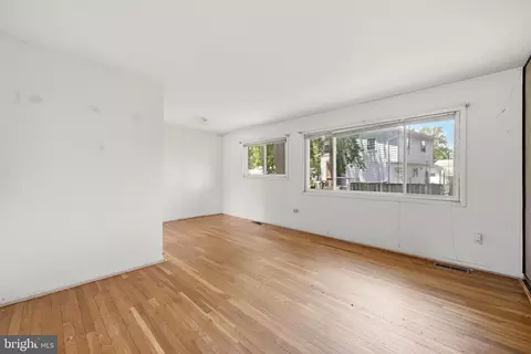 Living - 6426 Deepford St, Springfield, VA 22150 photo 3 of 5