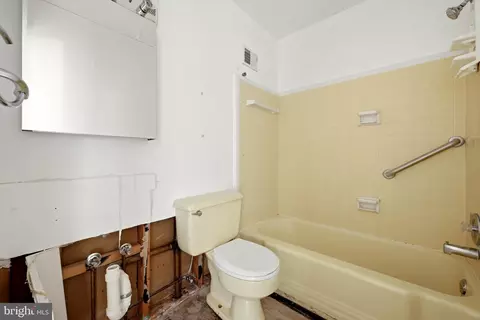 Bath - 6426 Deepford St, Springfield, VA 22150 photo 2 of 2
