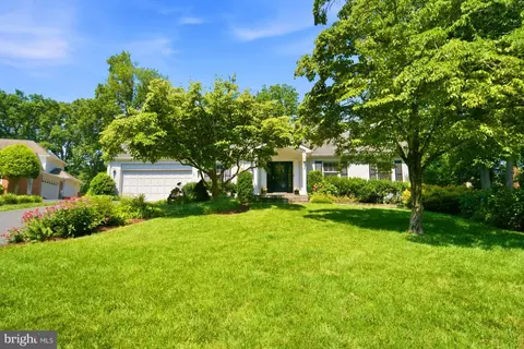 Exterior - 1322 Timberly Ln, Mclean, VA 22102 photo 1 of 9