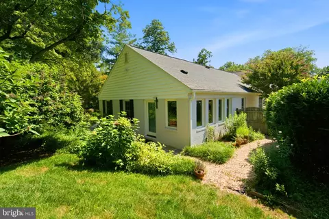 Exterior - 1322 Timberly Ln, Mclean, VA 22102 photo 9 of 9