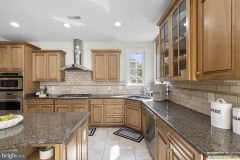 Kitchen - 7532 Red Hill Dr, Springfield, VA 22153 photo 5 of 10