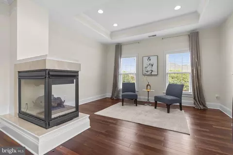 Living - 7532 Red Hill Dr, Springfield, VA 22153 photo 5 of 6
