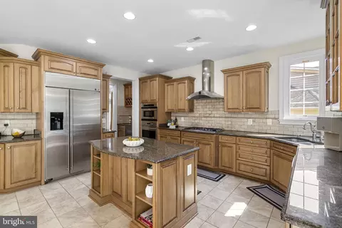 Kitchen - 7532 Red Hill Dr, Springfield, VA 22153 photo 6 of 10