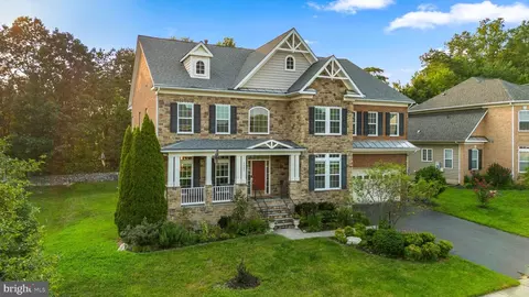 Exterior - 7532 Red Hill Dr, Springfield, VA 22153 photo 2 of 10