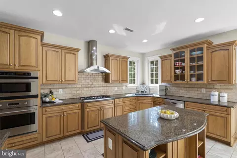 Kitchen - 7532 Red Hill Dr, Springfield, VA 22153 photo 7 of 10