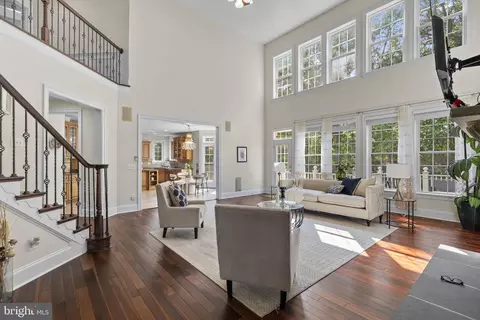 Living - 7532 Red Hill Dr, Springfield, VA 22153 photo 3 of 6