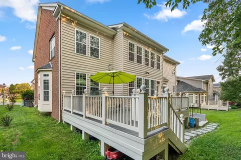 Exterior - 7532 Red Hill Dr, Springfield, VA 22153 photo 7 of 10