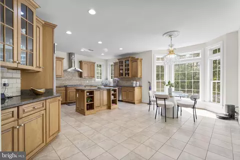 Kitchen - 7532 Red Hill Dr, Springfield, VA 22153 photo 8 of 10