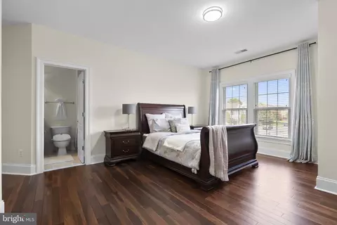 Bedroom - 7532 Red Hill Dr, Springfield, VA 22153 photo 7 of 15