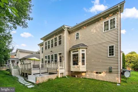 Exterior - 7532 Red Hill Dr, Springfield, VA 22153 photo 8 of 10