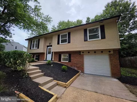 4504 Lantern Pl, Alexandria, VA 22306