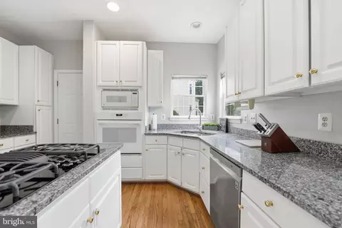 Kitchen - 6355 Willowfield Way, Springfield, VA 22150 photo 5 of 8