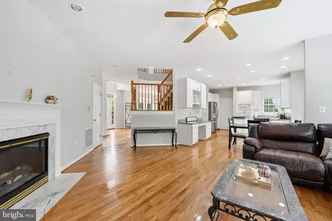 Living - 6355 Willowfield Way, Springfield, VA 22150 photo 3 of 3