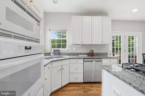 Kitchen - 6355 Willowfield Way, Springfield, VA 22150 photo 4 of 8