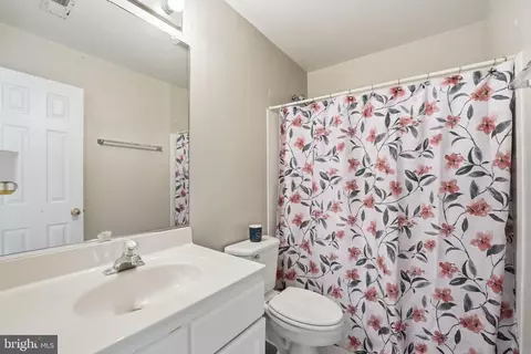 Bath - 6355 Willowfield Way, Springfield, VA 22150 photo 3 of 3