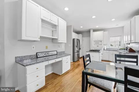 Kitchen - 6355 Willowfield Way, Springfield, VA 22150 photo 6 of 8