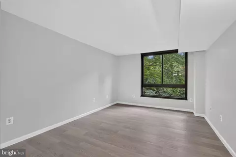 Living - 1808 Old Meadow Rd #601, Mclean, VA 22102 photo 5 of 5