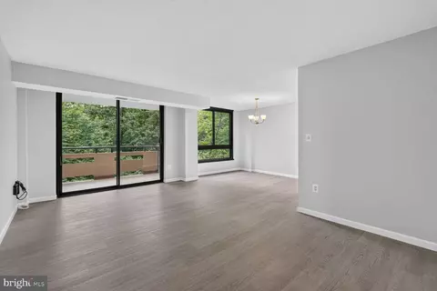 Living - 1808 Old Meadow Rd #601, Mclean, VA 22102 photo 4 of 5
