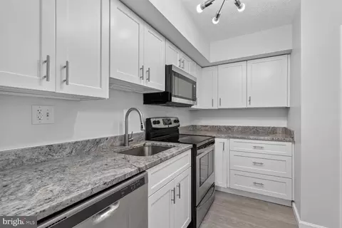 Kitchen - 1808 Old Meadow Rd #601, Mclean, VA 22102 photo 2 of 3