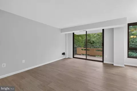 Living - 1808 Old Meadow Rd #601, Mclean, VA 22102 photo 3 of 5