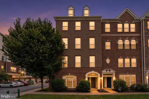 13752 Earhart Cir, Herndon, VA 20171