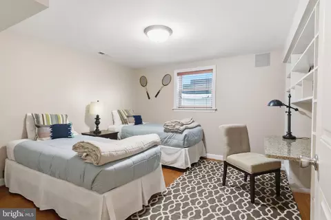 Bedroom - 1622 Forest Ln, Mclean, VA 22101 photo 5 of 5