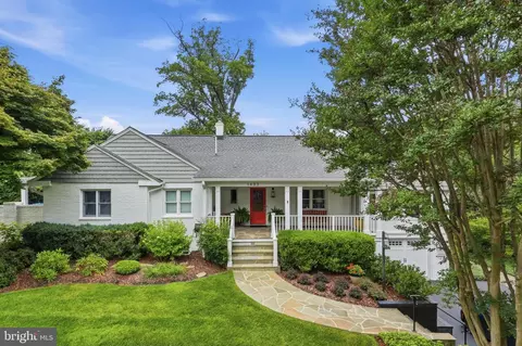 Exterior - 1622 Forest Ln, Mclean, VA 22101 photo 3 of 9