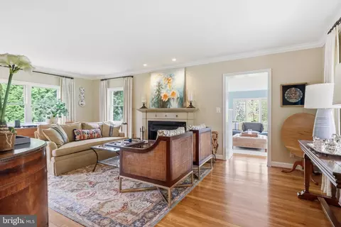 Living - 1622 Forest Ln, Mclean, VA 22101 photo 1 of 2