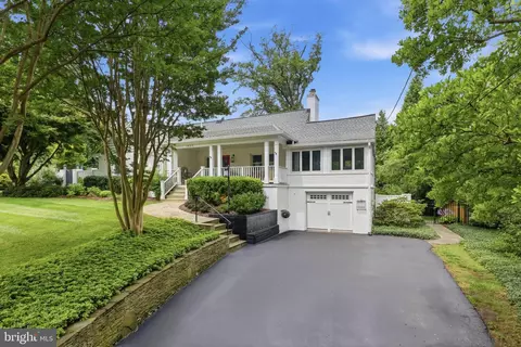 Exterior - 1622 Forest Ln, Mclean, VA 22101 photo 2 of 9
