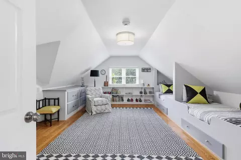Bedroom - 1622 Forest Ln, Mclean, VA 22101 photo 2 of 5