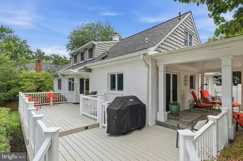 Exterior - 1622 Forest Ln, Mclean, VA 22101 photo 7 of 9